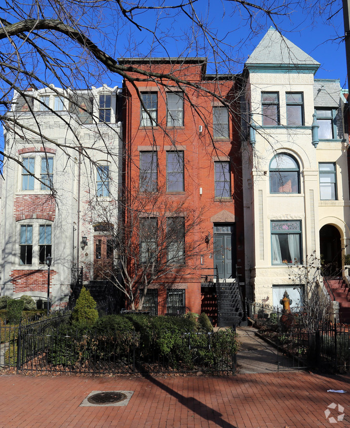 Building Photo - Capitol Hill