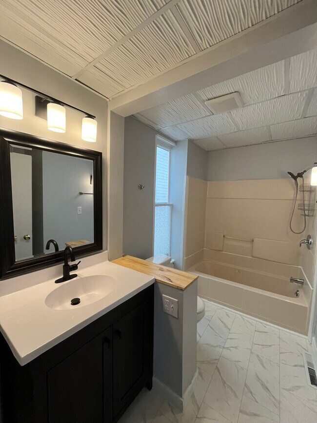 Foto del edificio - 1227 E Chestnut St