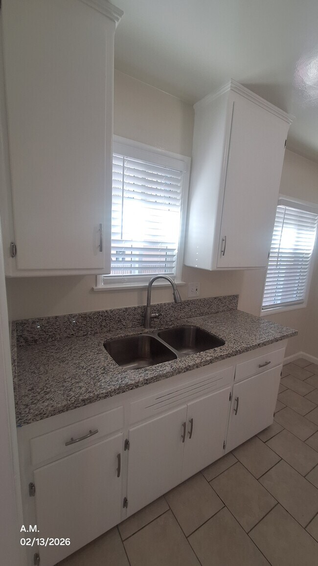 Foto del edificio - 4168 W Broadway