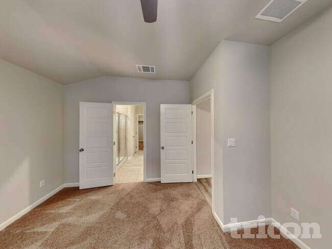 Foto del edificio - 6011 Noah Pl