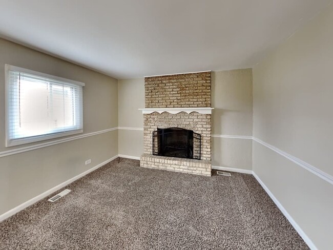 Building Photo - 3440 N Carnation Dr