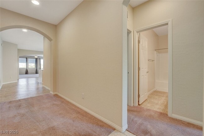 Building Photo - 484 Punto Vallata Dr