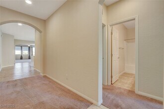 Building Photo - 484 Punto Vallata Dr