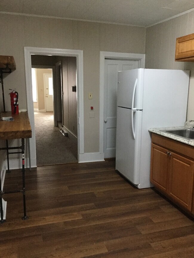 Foto del edificio - 3 Bedroom, 2 1/2  Bathroom half duplex, $1...