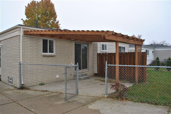 Building Photo - 3 br, 2 bath House - 43929 McLean Dr 43929...
