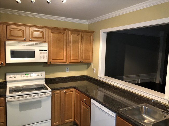 Building Photo - 228 Hannum St