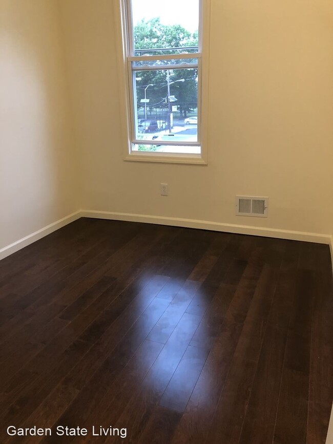 Building Photo - 4 br, 1 bath House - 416 S 16th Street