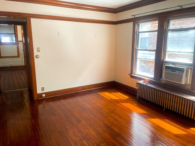 Foto del edificio - 5512 W Berteau Ave