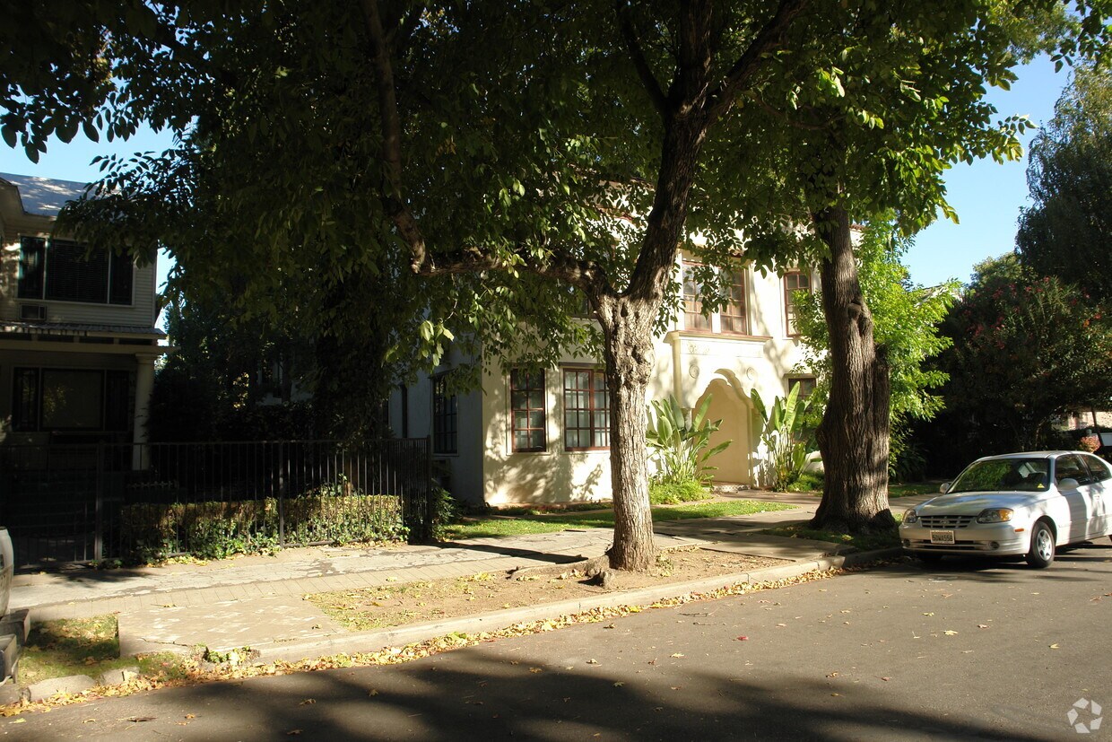 Building Photo - 630 Esplanade Rd