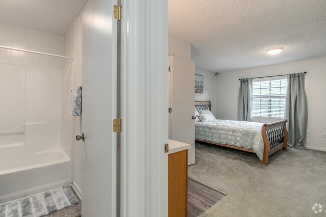The Royal - 2BR, 1.5BA - 1,200SF - Bedroom & Bathroom - Castlewood Townhouses