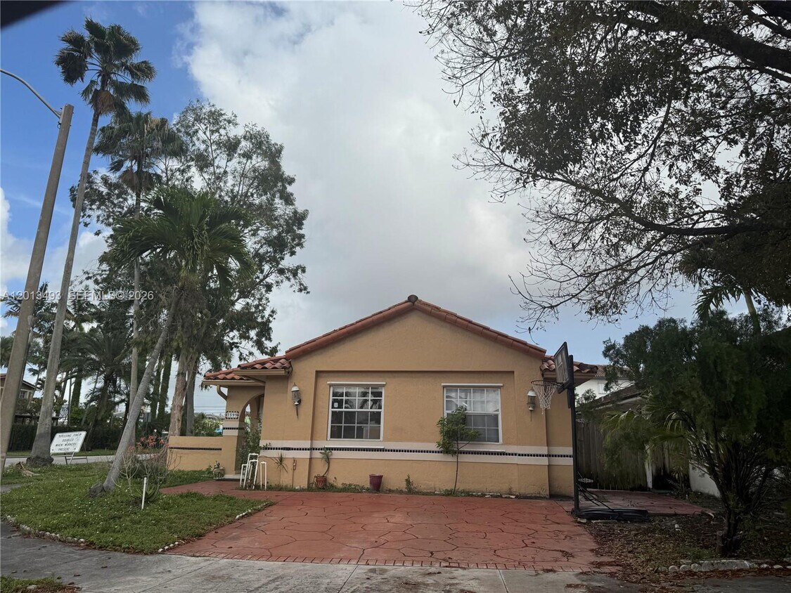 Foto del edificio - 7599 W 4th Ct