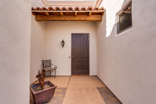 Building Photo - 206 Circulo Veranera