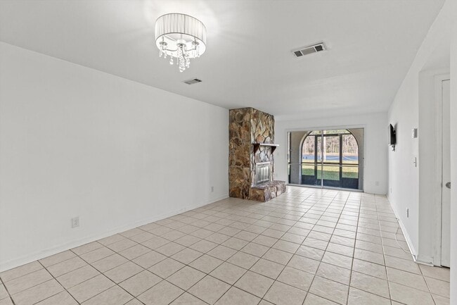 Building Photo - Your waterfront escape awaits!