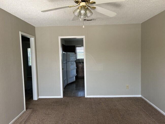 Building Photo - 602 Westview Cir