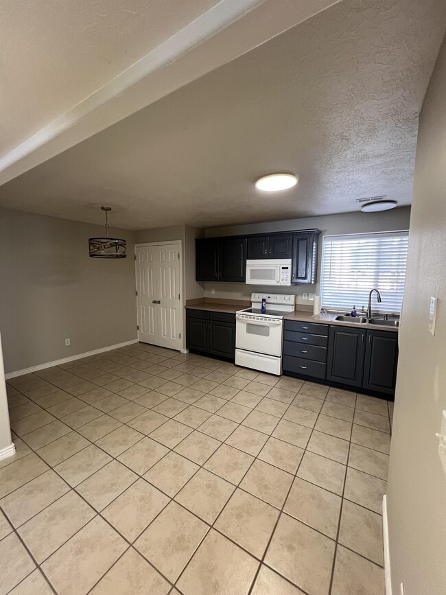 92 S 200 E St Unit 1, Lindon, UT 84042 Room for Rent in Lindon, UT