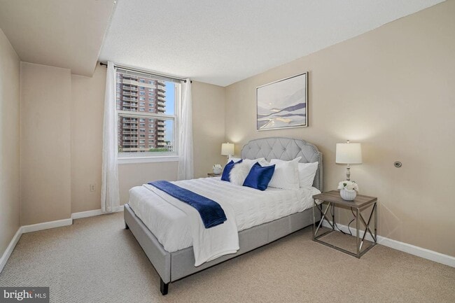 Master bedroom - 880 N Pollard St