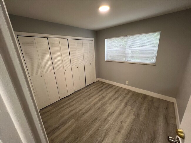 Foto del edificio - 6840 Pembroke Rd