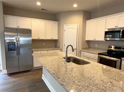 Building Photo - 1419 Bourbon Dr
