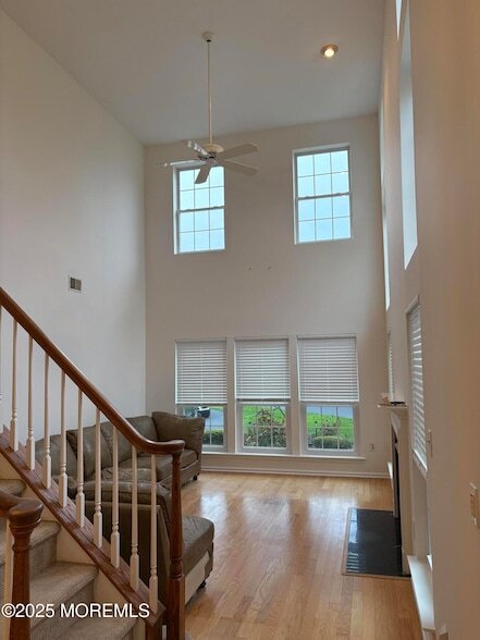 Building Photo - 61 S Manor Ct