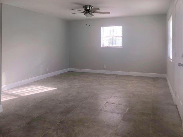 Foto del edificio - 1296 W 36th St