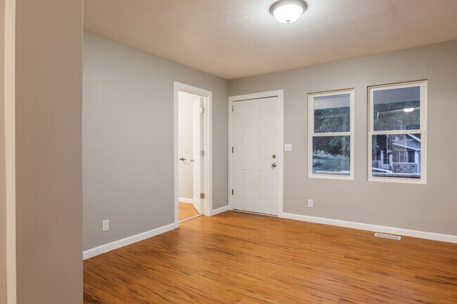 Foto del edificio - Fully Renovated 2BD/1BA – Modern Upgrades ...