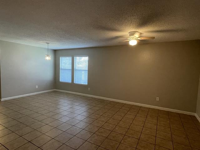 Foto del edificio - 5619 Swan Lake Dr