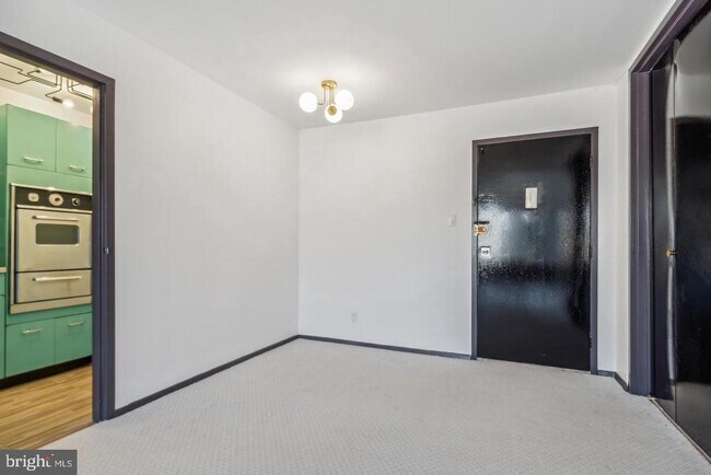 Foto del edificio - 2401 H St NW