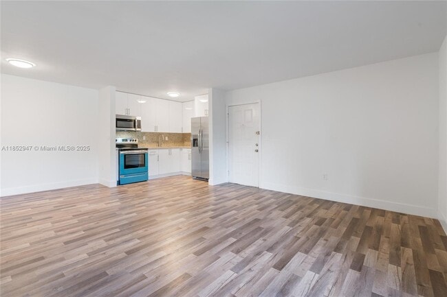 Foto del edificio - 4780 NW 102nd Ave