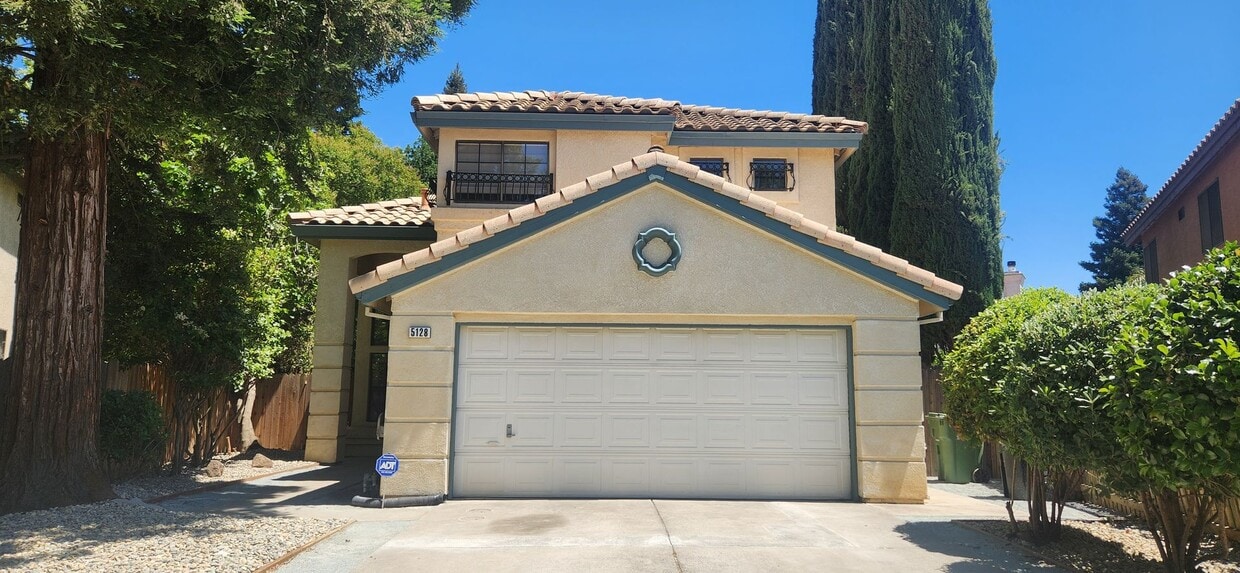 Foto principal - Wonderful 3 Bedroom 2.5 Bathroom Home in E...