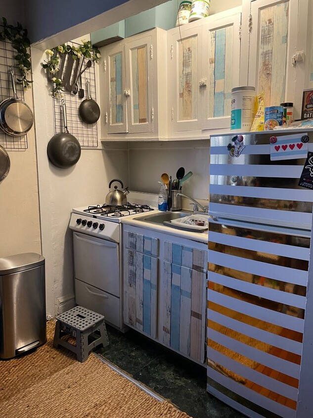 Foto principal - CUTE BRICKTOWN 1BED W/ TONS OF LIGHT!