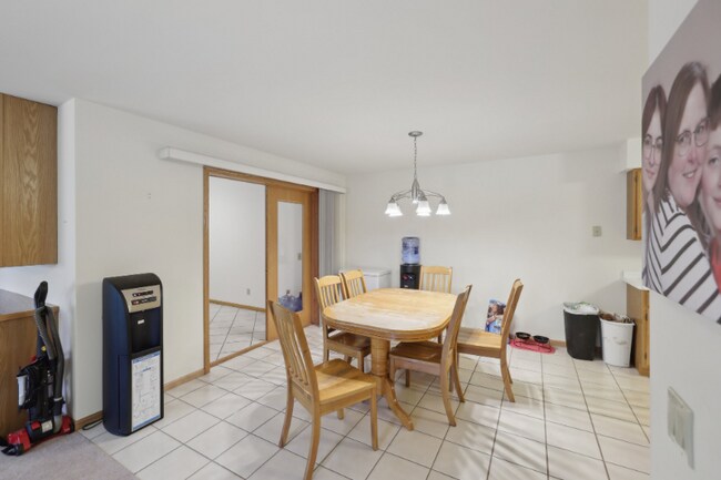 Foto del edificio - 1214 N High Point Rd