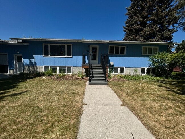 Building Photo - Large home in beautiful Stevensville setting
