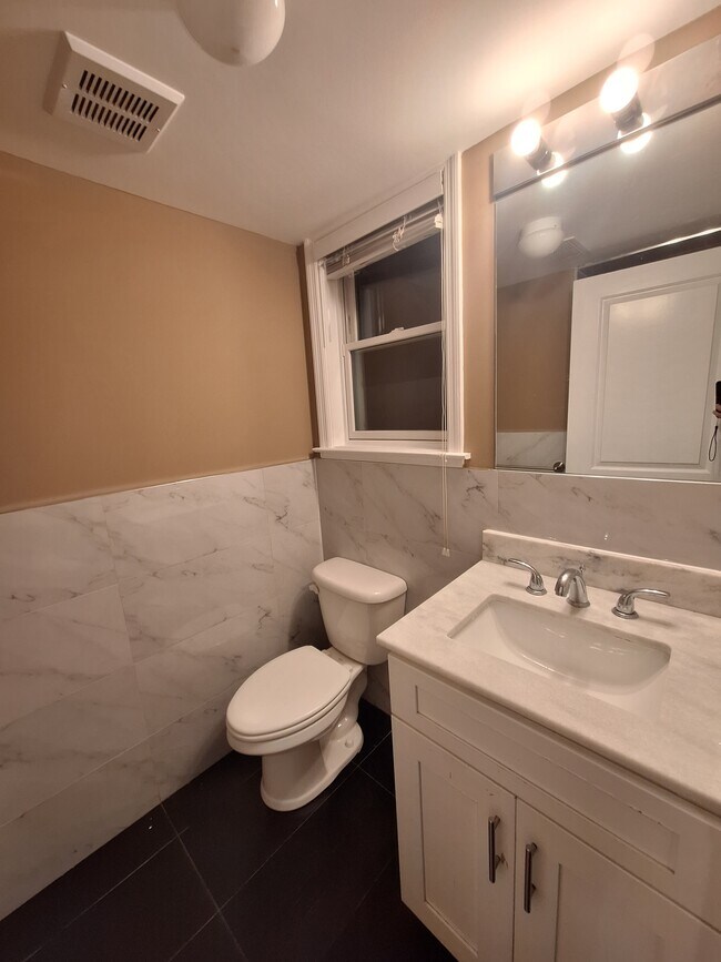 Full Bath - 257 Halladay St