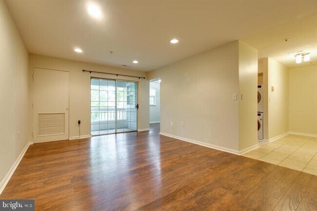 Foto del edificio - 8393 Montgomery Run Rd