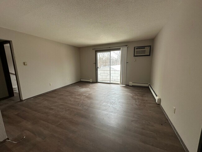 Foto del edificio - 711 Meadow Ln Ct