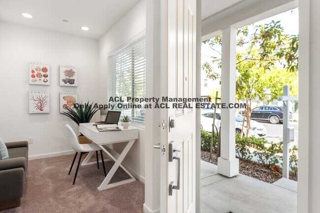 Foto del edificio - Modern 3BR/3BA Home in Bayshores | 1,542 Sq Ft | Prime Location