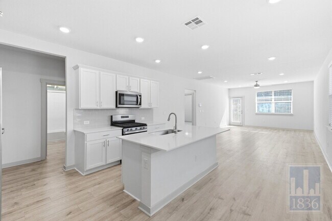 Foto del edificio - 8129 Linnie Ln
