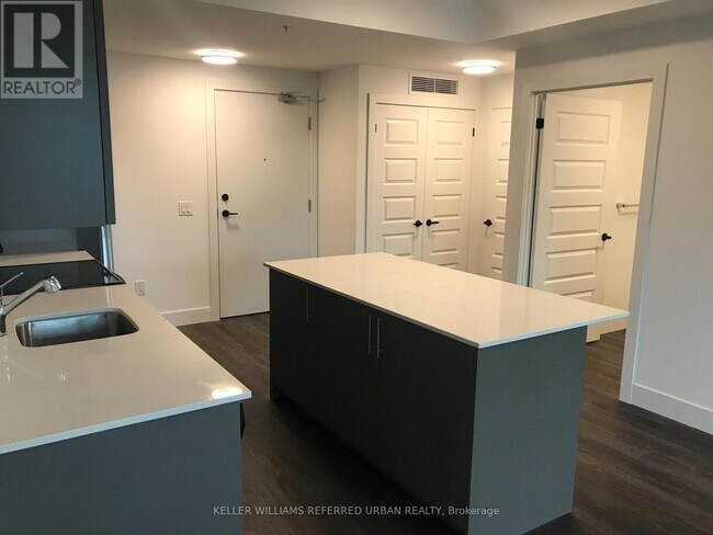 Photo du bâtiment - 26 Lowes Rd W