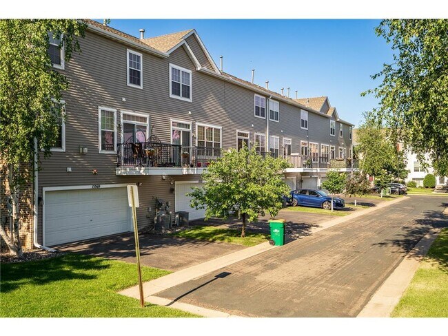 Foto del edificio - 15577 Junegrass Ln