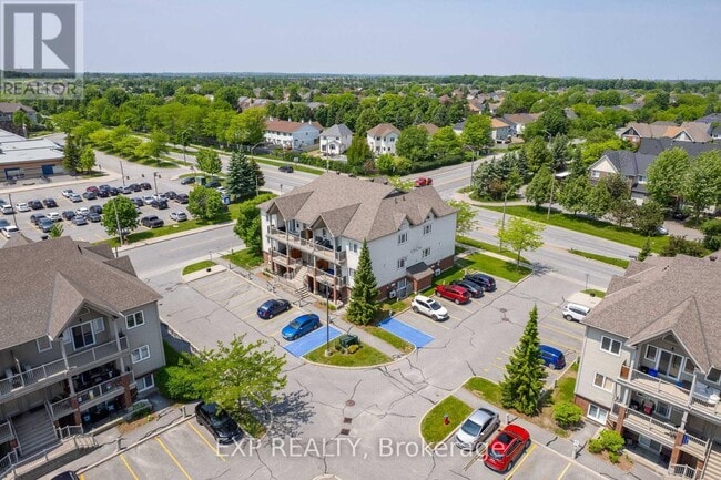 Building Photo - 221 Crestway Dr