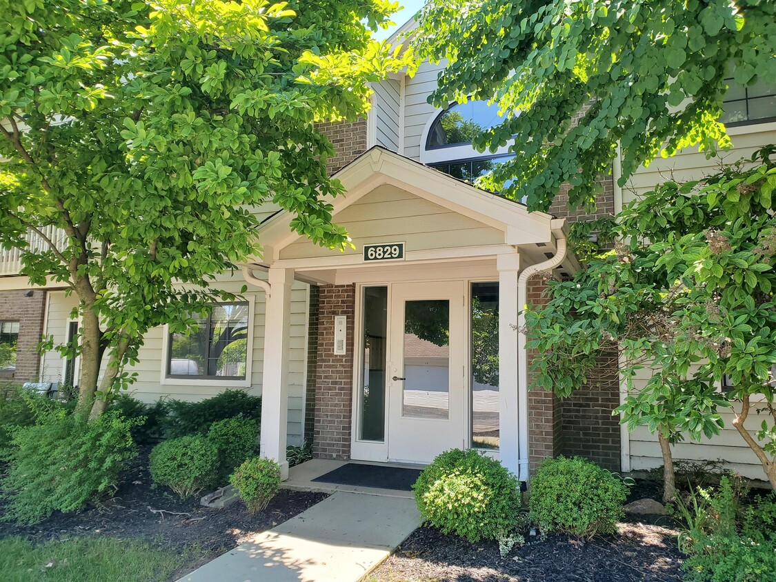 Foto del edificio - 6829 Meadow Creek Dr