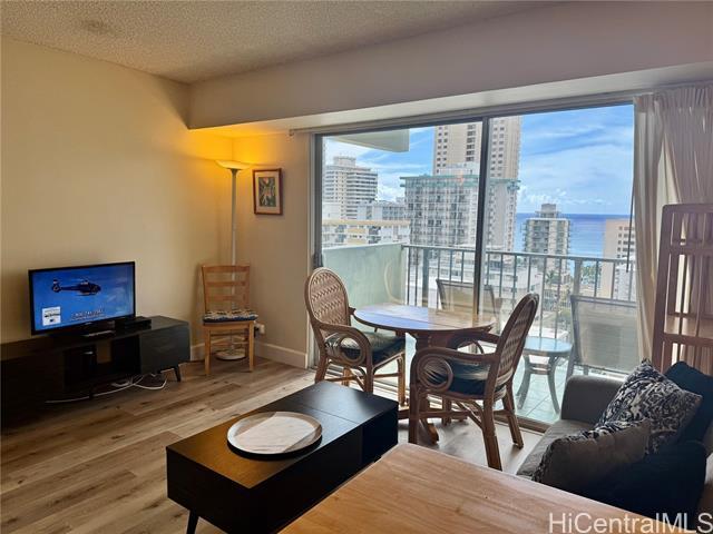 Foto del edificio - 2440 Kuhio Ave.