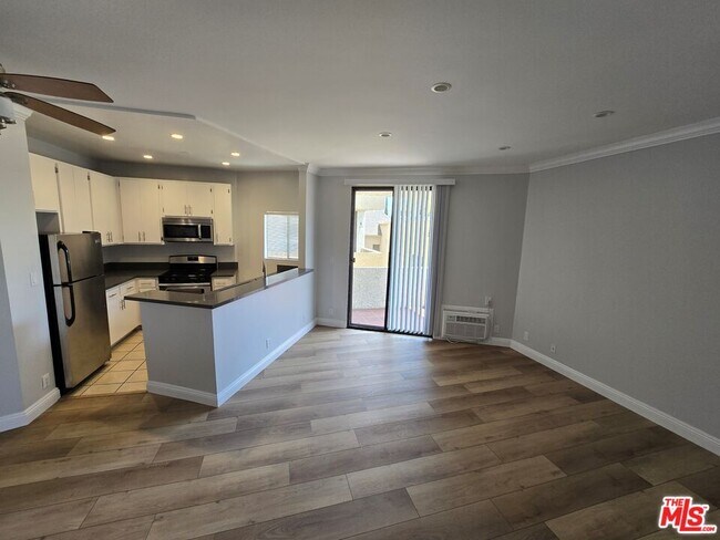 Foto del edificio - 2107 Beachwood Dr