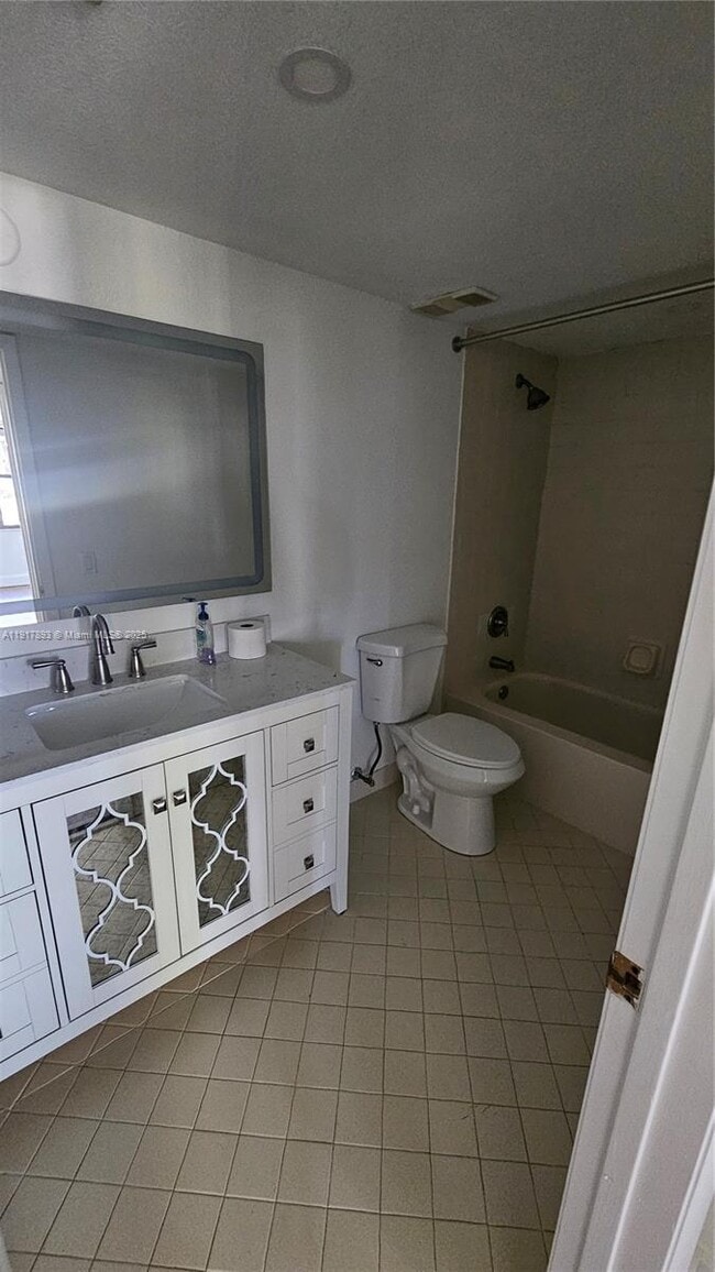 Building Photo - 105 Lake Emerald Dr