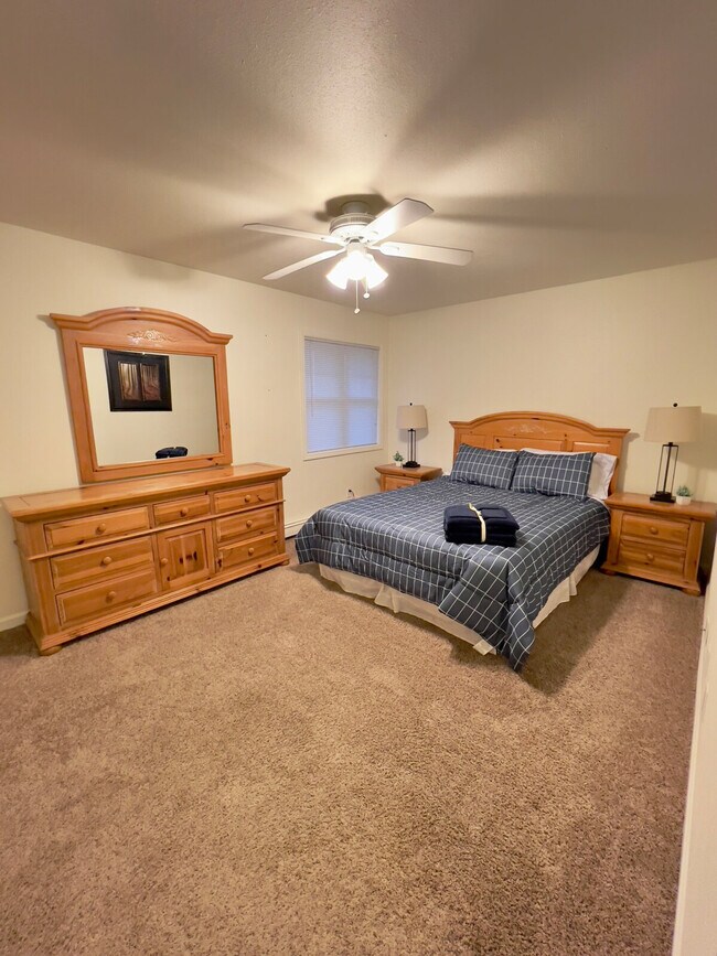 Foto del edificio - 1616 Green Valley Dr