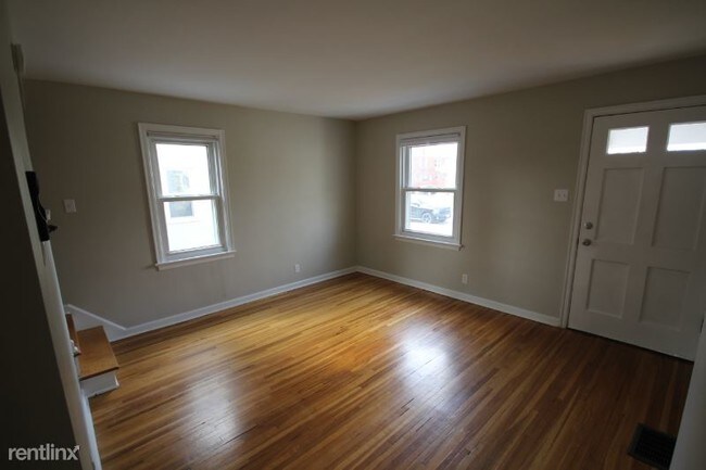 Foto del edificio - 2 br, 1 bath Condo - 1478 Elmwood Ave