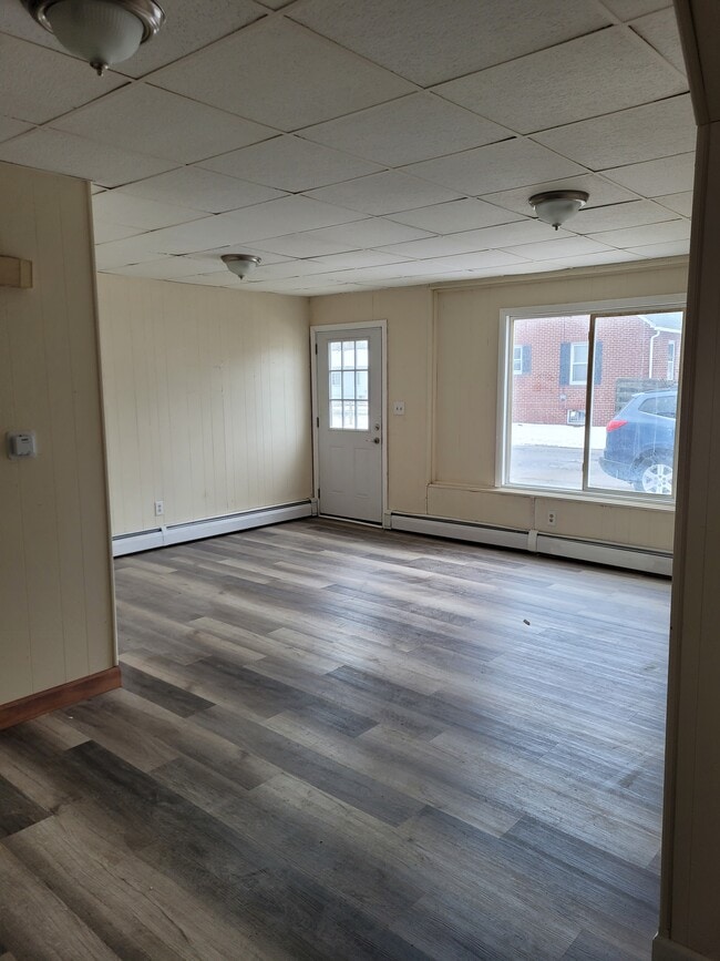 Living/Dining Area - 101 Mitchell St
