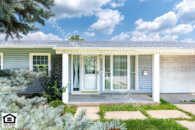 Building Photo - 3 bed 1 bath home on North Side of Fort Wayne