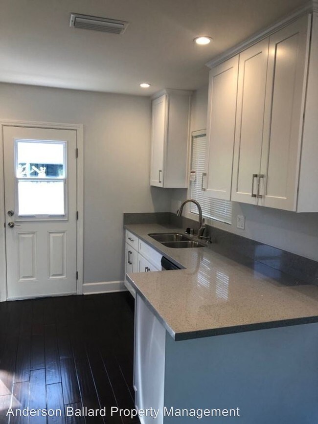 Building Photo - 4454-4458 Rosebank Dr