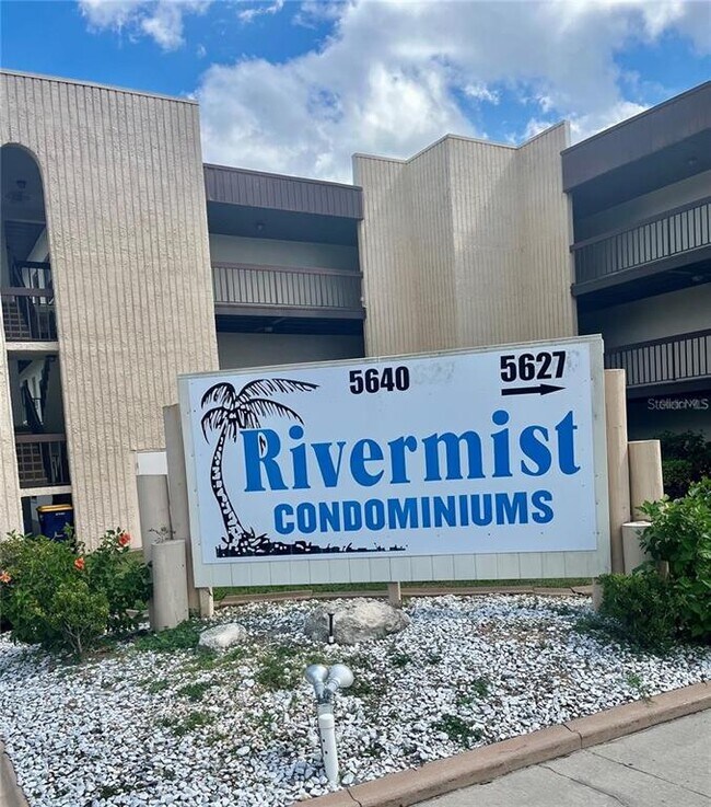 Foto del edificio - 5640 Ferguson Ct